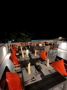 Restoran või mõni muu söögikoht majutusasutuses Seaside Dhigurah