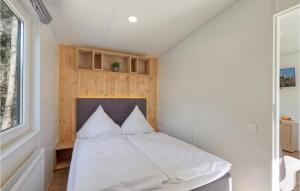 Postel nebo postele na pokoji v ubytování Tiny Haus 35 Am Brombachsee