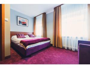 Łóżko lub łóżka w pokoju w obiekcie Hotel Chmielna Warsaw