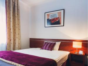 Łóżko lub łóżka w pokoju w obiekcie Hotel Chmielna Warsaw