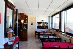 Restoran atau tempat makan lain di Hôtel Evian Express - Terminus