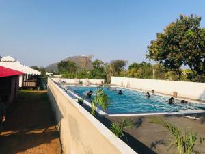 Бассейн в Hotel Green Haveli - A Heritage and Hill View Hotel , Pushkar или поблизости