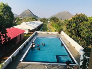 Вид на бассейн в Hotel Green Haveli - A Heritage and Hill View Hotel , Pushkar или окрестностях