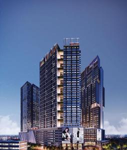 een hoog gebouw voor enkele hoge gebouwen bij Millerz Square by Mykey Global in Kuala Lumpur