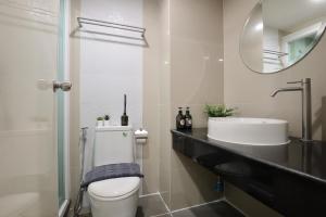 Koupelna v ubytování De Lux Bangkok Hotel + 97 fotografií