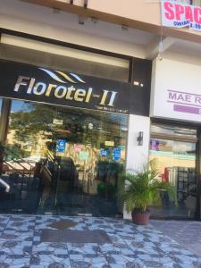 Una tienda frente a una tienda con un cartel. en FLOROTEL II en General Santos