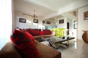 a living room with a couch and a table at Dear B&B in Hualien City