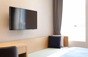 Telewizja i/lub zestaw kina domowego w obiekcie Days Hotel by Wyndham Seoul Myeongdong