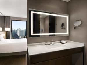 Postelja oz. postelje v sobi nastanitve Four Points by Sheraton Suwon