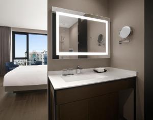 Postelja oz. postelje v sobi nastanitve Four Points by Sheraton Suwon