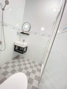 Phòng tắm tại Thành Trinh hotel đảo Phú Quý