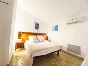 Fotografia z galérie ubytovania Appartement 6 avec deux chambres - LES SUITES DE ROBINSON - Résidence avec piscine en bord de Siagne, à Mandelieu-La-Napoule v destinácii Mandelieu La Napoule