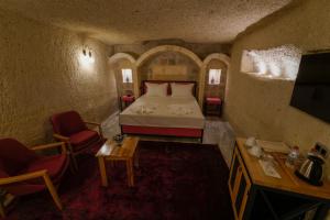 Postel nebo postele na pokoji v ubytování The Niche Cave Hotel