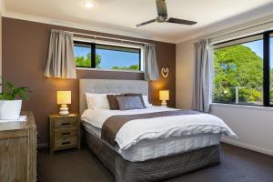 Gallery image of Ocean View Beachfront Apartment in Blenheim +47 photos
