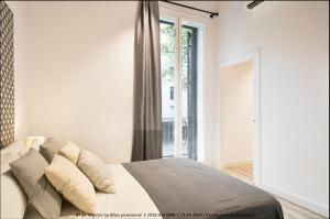 Posteľ alebo postele v izbe v ubytovaní Catalonia Square Terrace & 5 bathrooms 5BD-5BTH