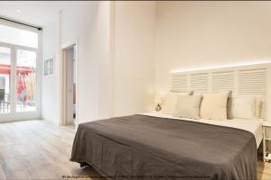 Posteľ alebo postele v izbe v ubytovaní Catalonia Square Terrace & 5 bathrooms 5BD-5BTH