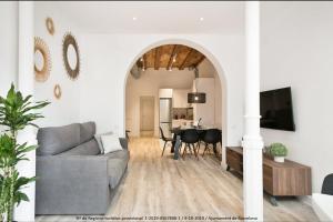 Televízia a/alebo spoločenská miestnosť v ubytovaní Catalonia Square Terrace & 5 bathrooms 5BD-5BTH