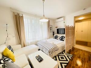 Posteľ alebo postele v izbe v ubytovaní Peony Székely Mihály Apartment - Free Garage