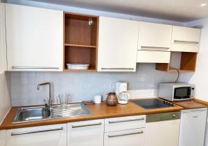 Fotografia z galérie ubytovania Appartement 18 en duplex, deux chambres - LES SUITES DE ROBINSON - Résidence avec piscine en bord de Siagne, à Mandelieu-La-Napoule v destinácii Mandelieu La Napoule + 2 fotografie