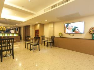 TV a/nebo společenská místnost v ubytování Gateway Hotel Pratunam + 15 fotografií