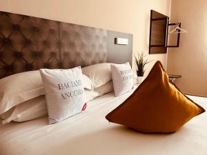 Cama ou camas em um quarto em B&B Baciami Ancora