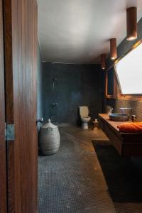 a bathroom with a toilet and a sink at Le Bunker, design apartment in Dakar
