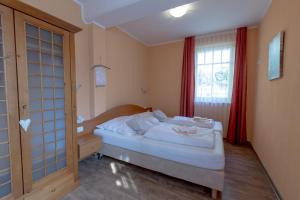 Giường trong phòng chung tại Villa-Senta-Apartment-1