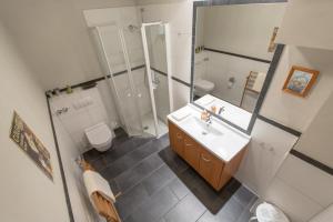 Ένα μπάνιο στο Villa-Senta-Apartment-3 +16 φωτογραφίες