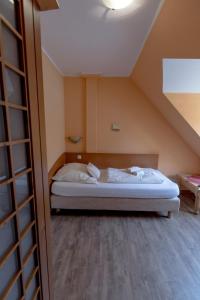 a small bedroom with a bed in a attic at Villa-Senta-Apartment-9 in Kühlungsborn