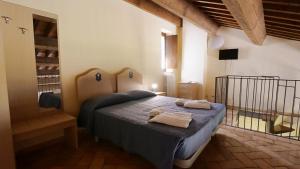 a bedroom with a bed with two towels on it at Borgo de' Varano by Hotel I Duchi in Camerino