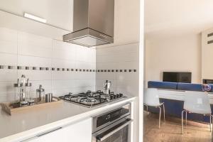 A kitchen or kitchenette at enJoy Home - Attico con idromassaggio e garage - zona Sant'Antonio