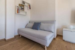 A seating area at enJoy Home - Attico con idromassaggio e garage - zona Sant'Antonio