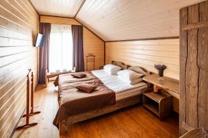 Tempat tidur dalam kamar di Osonnya Karpaty 4*