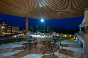 Bazén v ubytovaní Luxury Villa Happynest alebo v jeho blízkosti