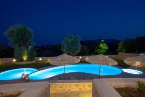 Bazén v ubytovaní Luxury Villa Happynest alebo v jeho blízkosti