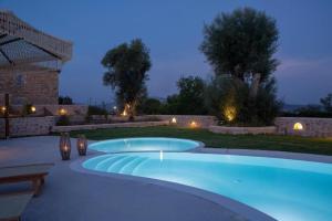 Bazén v ubytovaní Luxury Villa Happynest alebo v jeho blízkosti