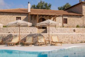 Bazén v ubytovaní Luxury Villa Happynest alebo v jeho blízkosti