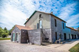 a building with a table in front of it at Gîte Martin pêcheur au coeur de la nature in Moncoutant