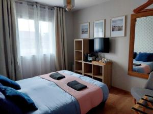a hotel room with a bed and a mirror at Chambres d'hôtes chez l'habitant - Bed & Breakfast homestay in Huisnes-sur-Mer