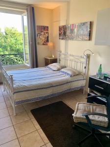 Posteľ alebo postele v izbe v ubytovaní PARIS centre 30m2