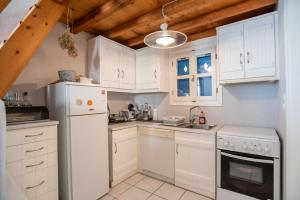 Gallery image of Overlooking Sea Maisonette With BBQ For 7 Ppl in Kóstos