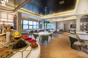 a restaurant with tables and chairs and a cafeteria at Atour Hotel Changsha Dongtang in Changsha