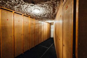 a row of lockers in a locker room at Cocon familial proche télécabine in Saint-Gervais-les-Bains