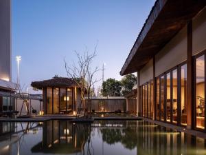 Bazén v ubytování Sahe Hotel Shanghai World Expo nebo v jeho okolí