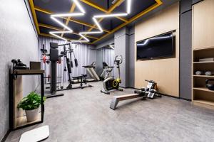 a gym with several treadmills and exercise machines at Atour Hotel Wuhan Tianhe Airport Tenglong Avenue Subway Station in Wuhan