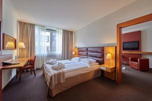 a hotel room with a bed and a desk at Hotel Bredeney in Essen