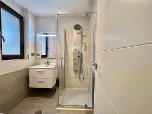 Kúpeľňa v ubytovaní Apartamentos Realejo Granada Centro 3000
