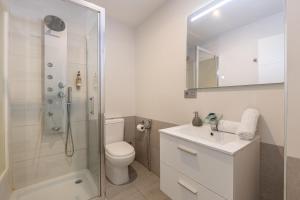 Kúpeľňa v ubytovaní Apartamentos Realejo Granada Centro 3000