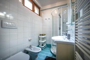 a bathroom with a toilet and a sink and a shower at YID Oltrarno segreto in Florence