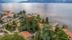 an aerial view of a town next to a body of water at Tizi House in Varenna